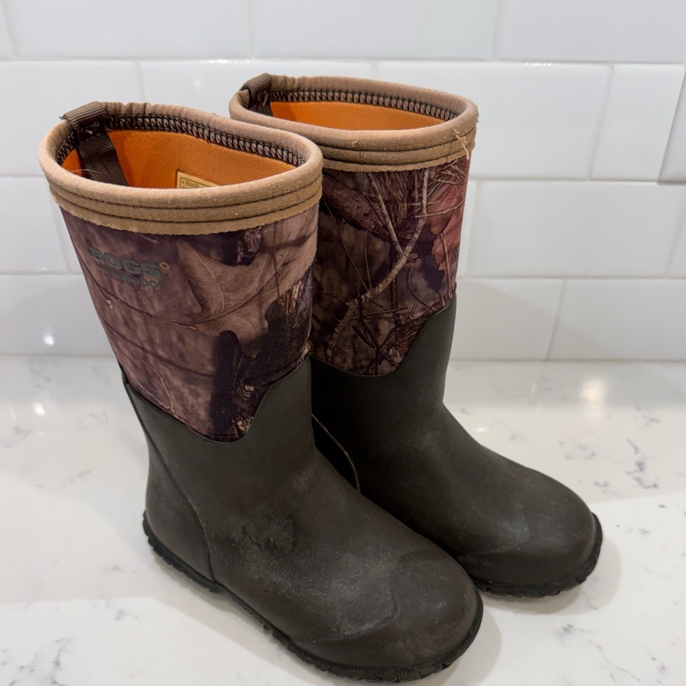 Kids size 13 Bogs-Camo